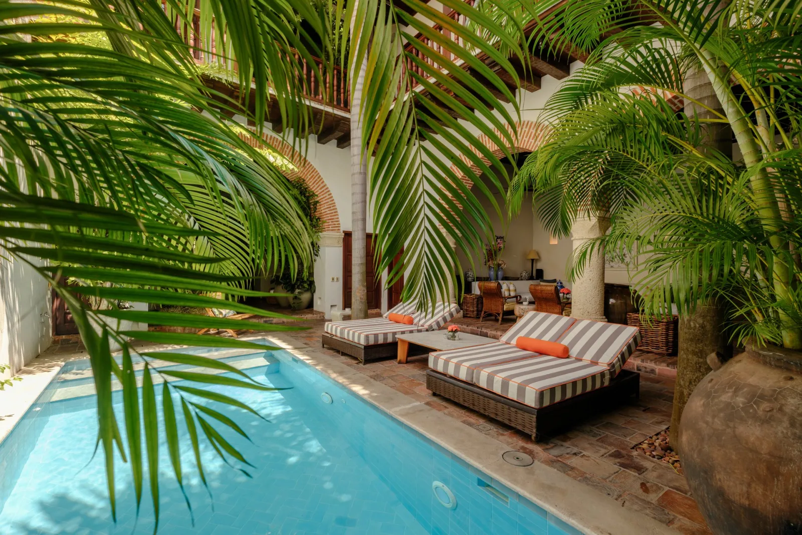 The pool and living space at Ancalá Casa de la Renta